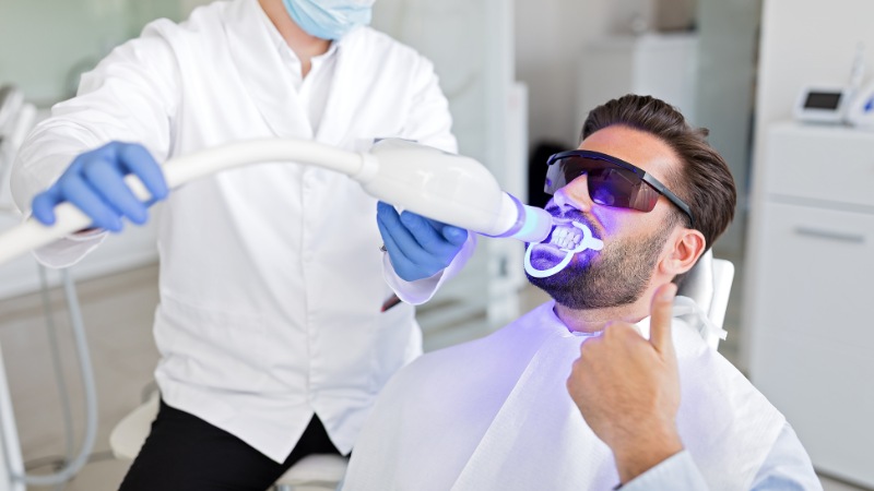 Un blanchiment dentaire chez le dentiste