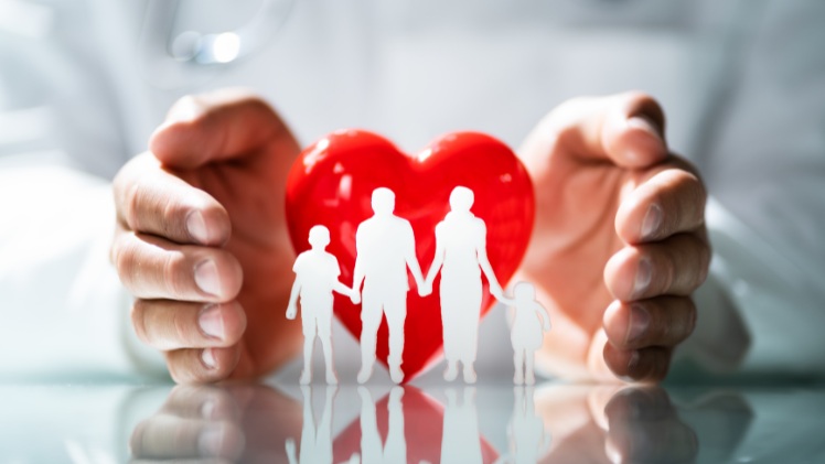 L'illustration d'une mutuelle santé qui couvre les frais dentaires d'une famille