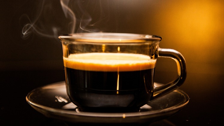 Du café, déconseillé pour les gouttières Invisalign