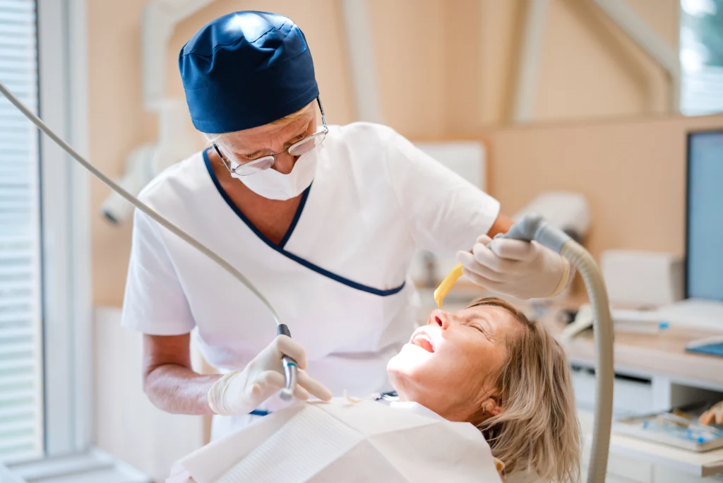 Le-cas-d_une-carie-dentaire-signification-mal-de-dent-mal-d_amour-La-Clinique-du-sourire-die