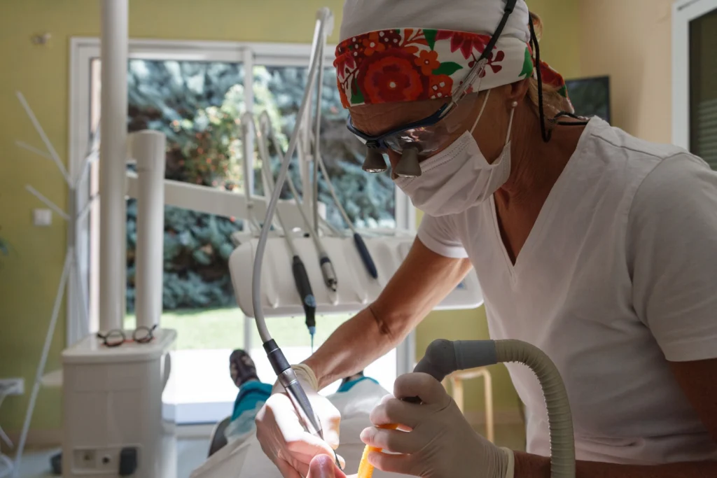 Dentier fixe sur 2 implants - prix et remboursement -Clinique du Sourire Die